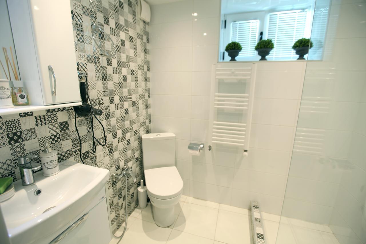 Diplomat Apartment Tbilisi Esterno foto